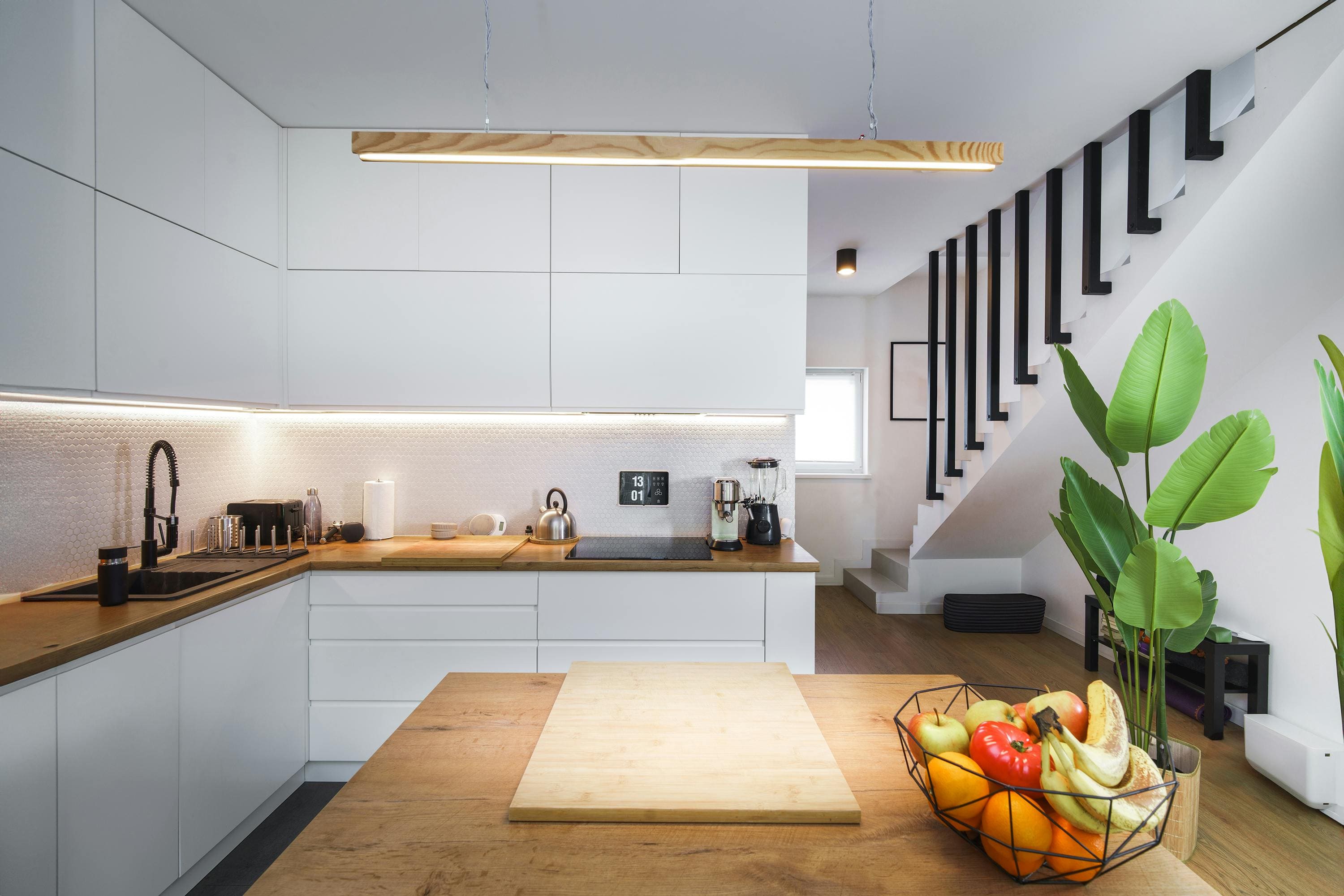 Open Shelving vs. Concealed Storage: What’s Trending in 2025?