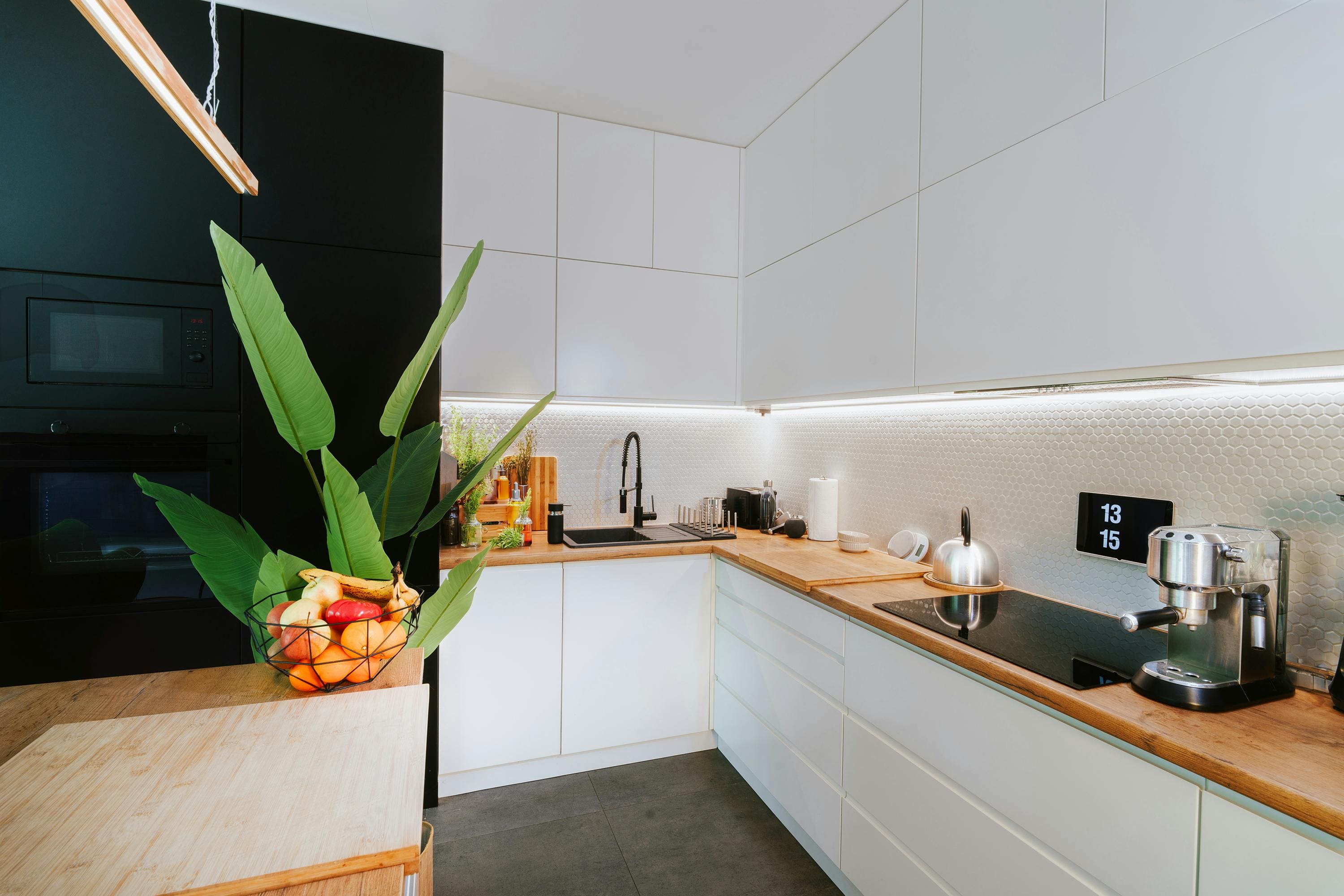 Smart Kitchens: AI-Powered Appliances and Voice Control Are Revolutionizing Cooking