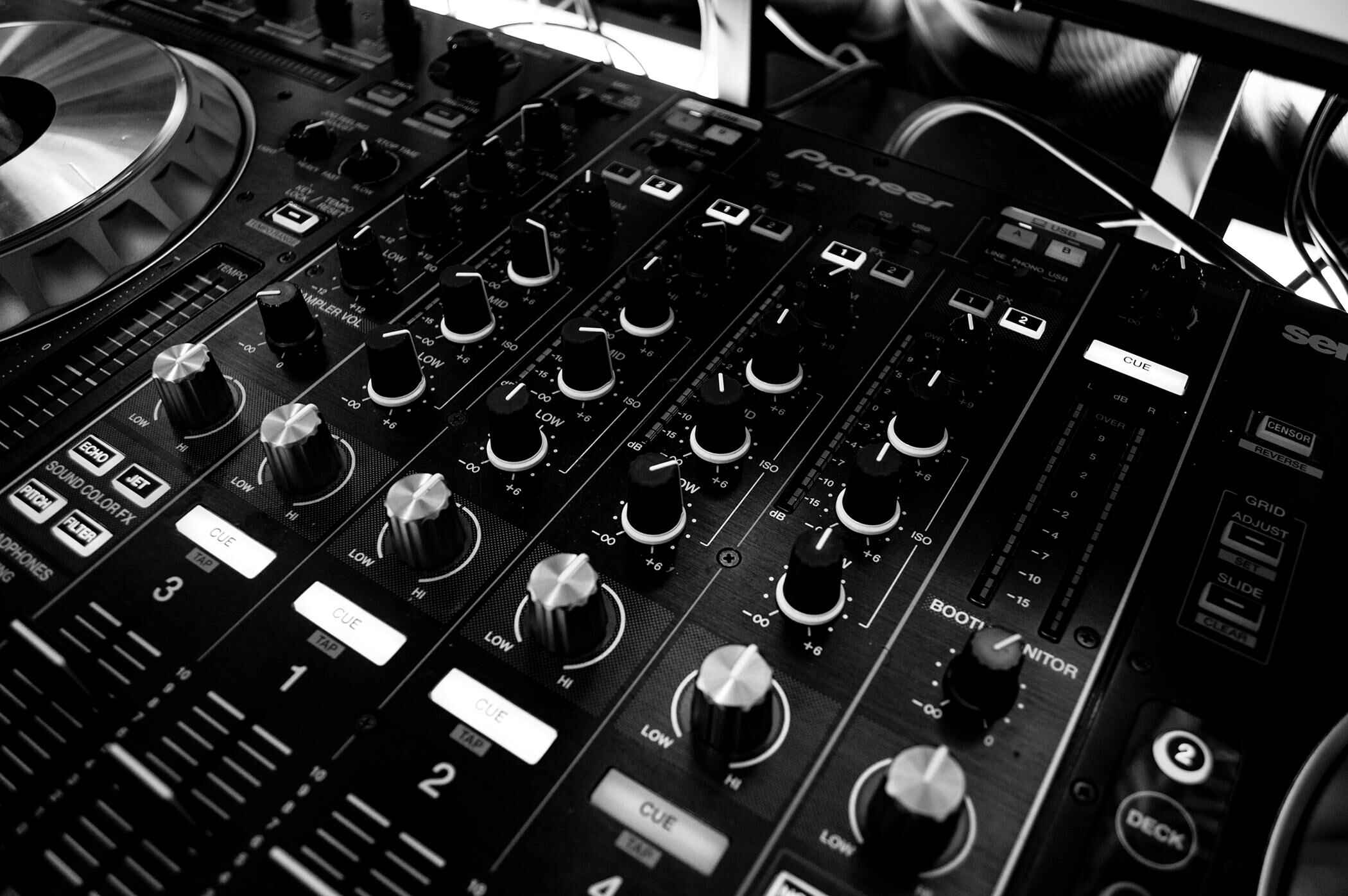 AI-Generated Music: Is It the Future of Sound?